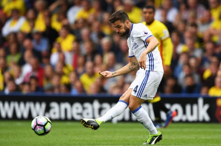 Chọc Khe Là Gì Trong Thi Đấu Bóng Đá? Cập Nhật A-Z Cho Người Xem 4 fabregas-choc-khe